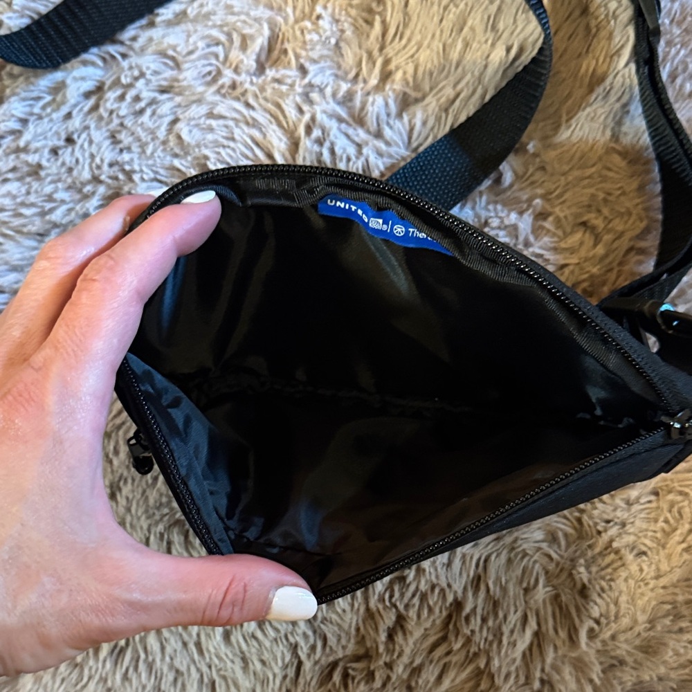 Therabody Black Belt Bag - Picture 2 of 9